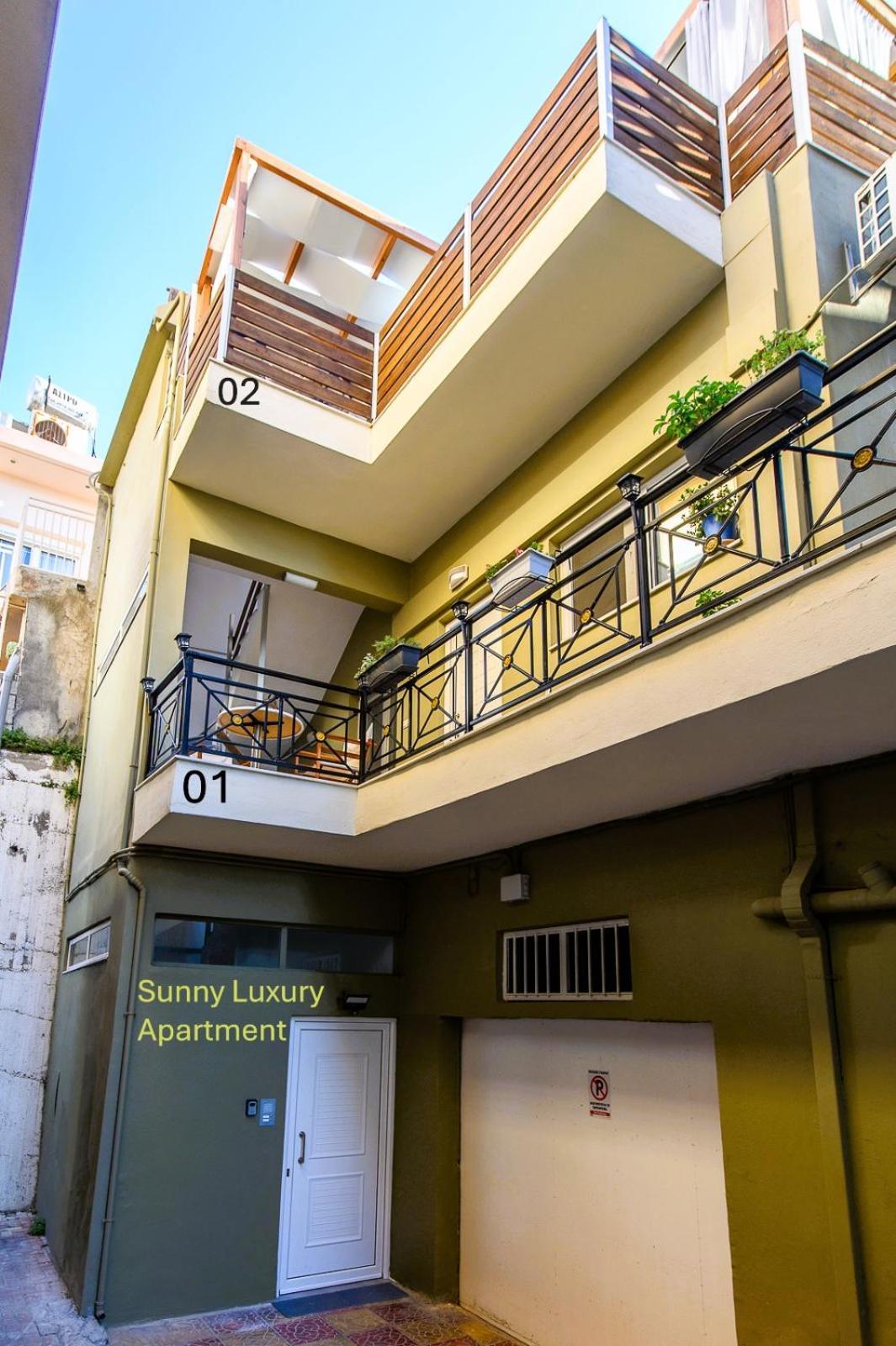 Sunny Luxury Apartment's *